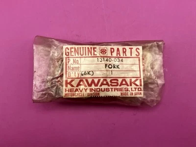 Nueva horquilla de cambio superior genuina Kawasaki MT 1 Mini Trail KV75 1971-1980 - JBE Foto 1 de 2