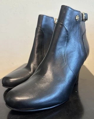 Tory Burch 8.5 M Milan Cuero Cuña Negro Botines Tobillo Caja Abierta Nunca Usar Foto 1 de 4