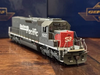 HO Athearn Southern Pacific ATH73152 SD40T-2 #8237 DCC & Sound  - Image 1 of 4
