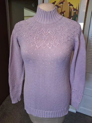 Suéter Quacker Factory Lentejuelas Púrpura Isla Justa Talla Pequeña Cuello Simulado Algodón  Foto 1 de 4