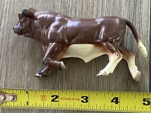 Toro de juguete de plástico ERTL 4 1/2" de colección de los años 70 - Hecho en EE. UU. + ¡ENVÍO RÁPIDO! - Imagen 1 de 4