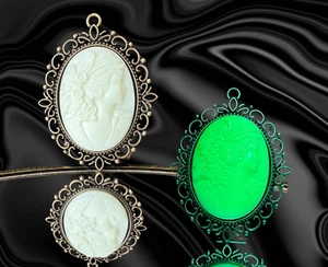 Exquisite Uranium Glass Cameo Pendant - Picture 1 of 7