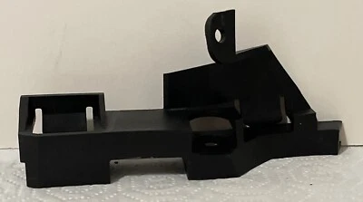 Genuíno BMW -- Guia de para-choque dianteiro esquerdo para 325i 325xi 330i 330xi -- Fabricante de equipamento original NOS - Imagem 1 de 4