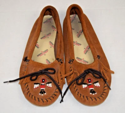 Mocasines de Cuero Minnetonka Talla 8 Marrón Canela Gamuza Cuentas Thunderbird Foto 1 de 4