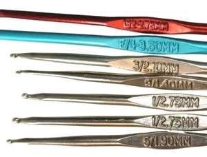 7 Stück Boye Häkelnadeln + 3 gerade Nadeln - Bild 1 von 4