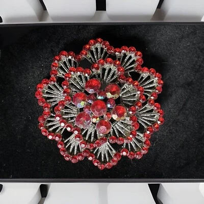 Pequeño broche flor diamante rojo caliente (tono plata) prendedor vintage 3 dimensiones Foto 1 de 4