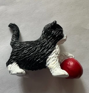 Black and White Cat with Red Ball vintage figurine 2" x 1.5" Kitty in my Pocket - Picture 1 of 4