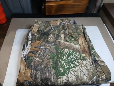 7 Pocket Realtree size M-32-34 X 30" Inseam with spandex waist - Image 1 of 4