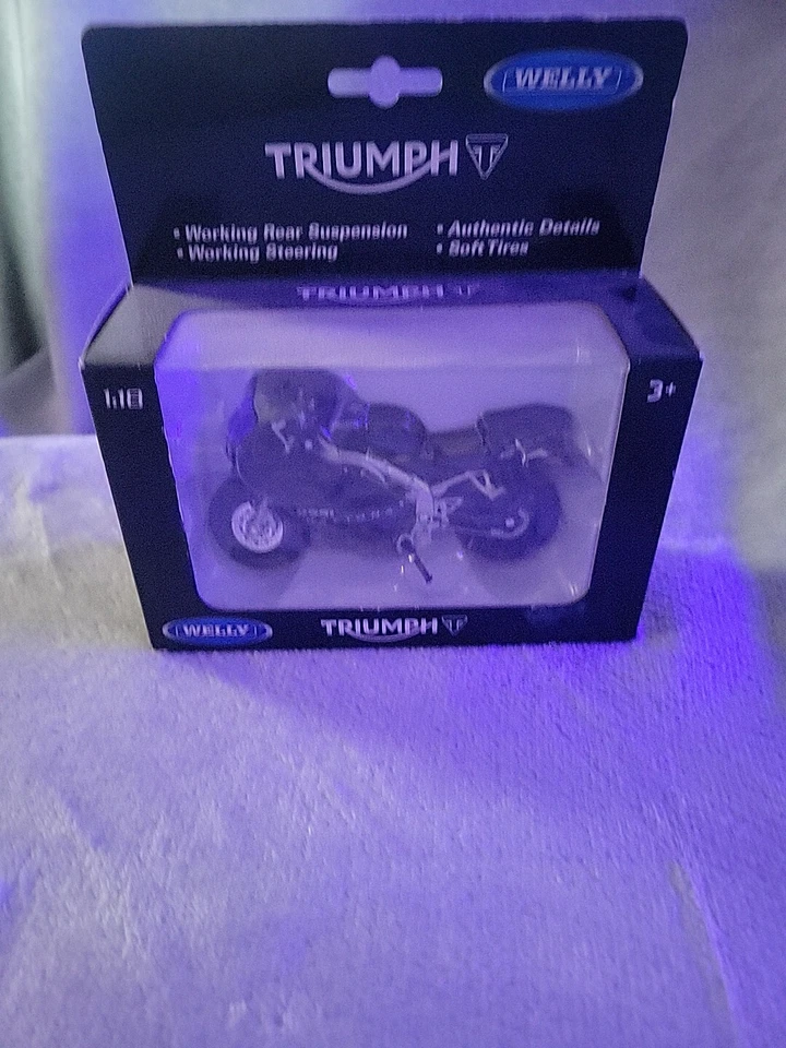 WELLY Triumph 955i Daytona Motorcycle Sport Bike Diecast Metal Plastic Part 1 18