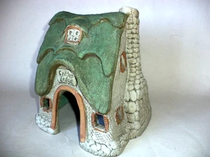 RARE 2010 TELLE M STEIN 6 x 7 x 8 INCH CRITTER LODGE YARD (OR HOUSE) DECOR - Picture 1 of 6