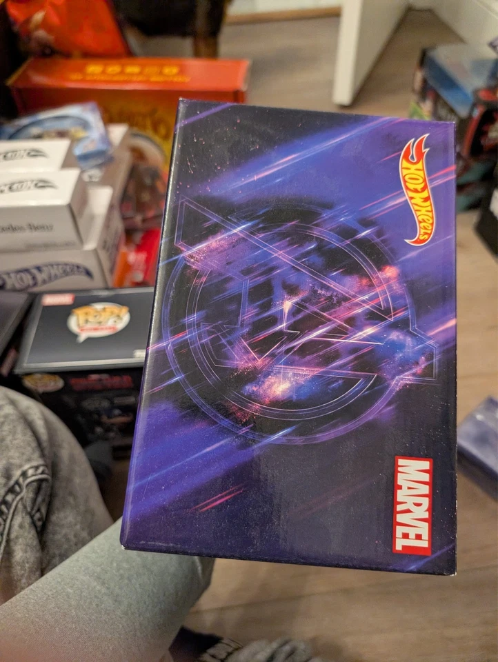 SDCC Hot Wheels Marvel Land Rover Defender 110 Pickup Truck with Hulk and Rocket - Image 1 of 4