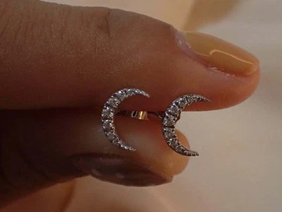 Round Lab Created 钻石女式半月耳钉 14K 镀黄金 — 第 1/4 张图片