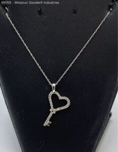 18" 14K White Gold Diamond Open Heart Key Link Necklace - 1.31 Grams