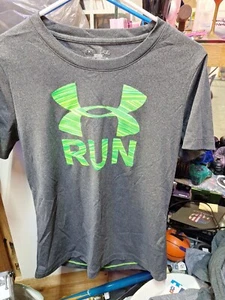 Mens Grey Under Armour Short Sleeve Shirt Size M Semi- Fitted - Picture 1 of 5