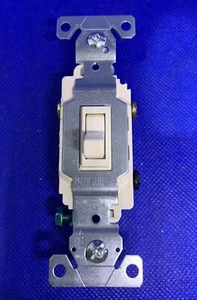 Eaton Wiring 1303-7A-SP-L 15amp, 120 vol, Standard Grade 3-way Framed Toggle AC - Picture 1 of 1