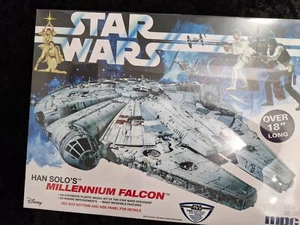 MPC 953 1/72 Star Wars: A New Hope Millennium Falcon Model Kit Over 18" long - Picture 1 of 7