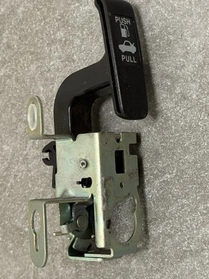 Honda Accord 2013-2017 sedán maletero y palanca de liberación de combustible Foto 1 de 4