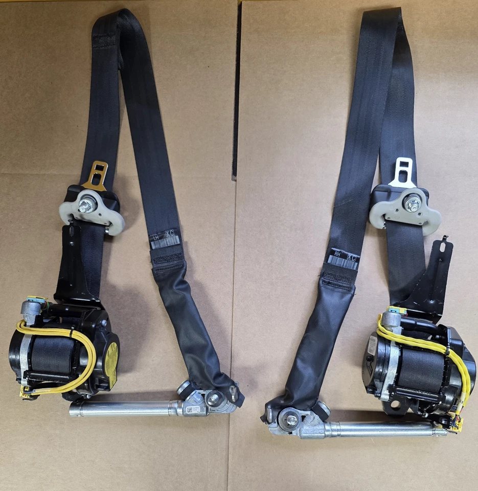 Cinturones de seguridad delanteros Subaru Ascent 2019-2024 con pretensor (izquierdo y derecho) color negro Foto 1 de 1