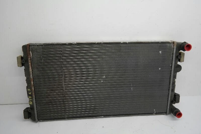 06-10 VW BEETLE RADIATOR OEM Foto 1 de 4
