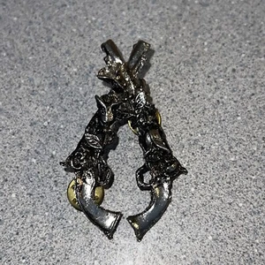 HTF Guns N Roses Pin Crossed Guns Adorned With Roses 2 1/2” X 1 1/2” - Picture 1 of 5