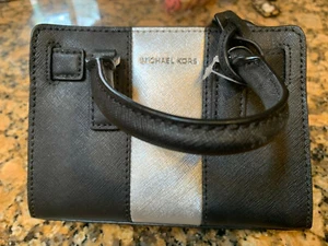 *Neu mit Etikett* Michael Kors Metallic Mittelstreifen Dillon Extra Small Oberteil Reißverschluss Crossbody - Bild 1 von 10