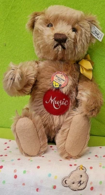 steiff 408458 - Musik-Teddy 32cm Langhaar-Mohair caramel lim. 3879/7000 KFS - Bild 1 von 4