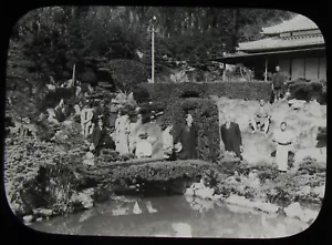 Glass Magic Lantern Slide GROUP IN GARDEN C1920 PHOTO JAPAN JAPANESE - Picture 1 of 2