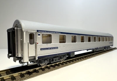 LS Models 41071 - Voiture-lits Type P livrée inox 4550 ép.IV de la SNCF en HO - Photo 1/4