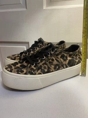 Tenis para mujer Steve Madden con plataforma con estampado de leopardo talla 7,5 M Foto 1 de 4