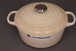 Le Creuset 4.5-Qt. Signature Enameled Cast Iron Round Dutch Oven [ Scratches ] - Picture 1 of 5