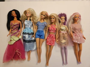 Konvolut 6 Barbie Puppen blond bekleidet (D) - Bild 1 von 8