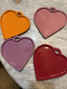 Williams Sonoma KERAMIK HERZFÖRMIGE KLEINE TELLER 4er SET Neu ohne Karton - Bild 1 von 2