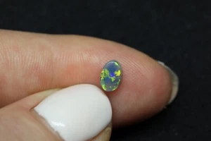 Edelstein halbschwarzer Opal von Lightning Ridge, Australien - Bild 1 von 3