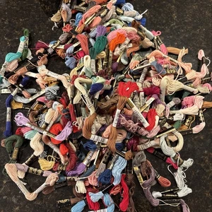 HUGE LOT Of 200+ Mixed Embroidery Floss Thread J & P Coats DMC Kraftways - Picture 1 of 5