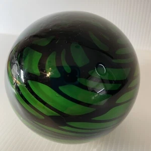 Fermacarte in resina verde e nera sfera 3 1/2" usato - Foto 1 di 3
