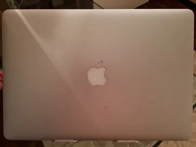 Apple MacBook Pro 2015 | 15.4" | 2.2 GHz | 16 GB | 1 TB SSD | IT - Immagine 1 di 4
