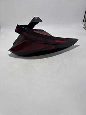 HYUNDAI TUCSON 2022 LUZ TRASERA EXTERIOR DERECHA HALÓGENA Foto 1 de 4