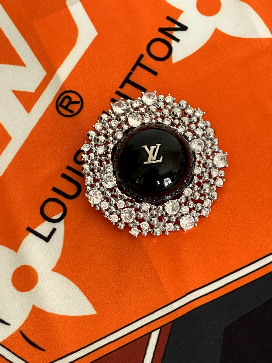 LOUIS VUITTON ブローチ 210.jpg