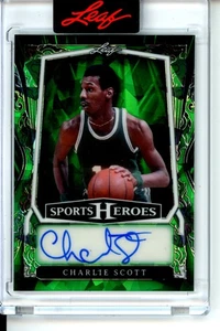 Tarjeta autógrafa Leaf Sports Heroes Charlie Scott 2025 verde paralelo 1/9 SP HOF - Imagen 1 de 2
