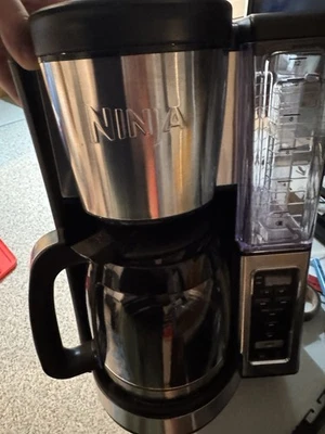 Cafetera programable Ninja CE251 - 12 tazas - plateada Foto 1 de 4