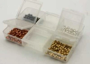 400 Verschiedene Messing Perlen zum Fliegenbinden mit Etui 9/64 Zoll 3,5 mm MAT239 - Bild 1 von 2