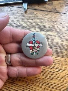 Bottone spilla bavero vintage HARD ROCK CAFE 25 anni anniversario 1971-1996 - Foto 1 di 10
