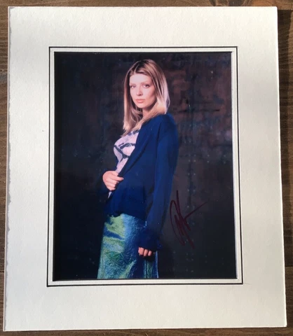 SEXY AMBER BENSON SIGNED PHOTO 10 X 8 INCHES BUFFY THE VAMPIRE SLAYER Cover