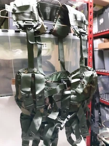 Gilet portagranate USGI Woodland 40 mm con cintura per pistola - Foto 1 di 15