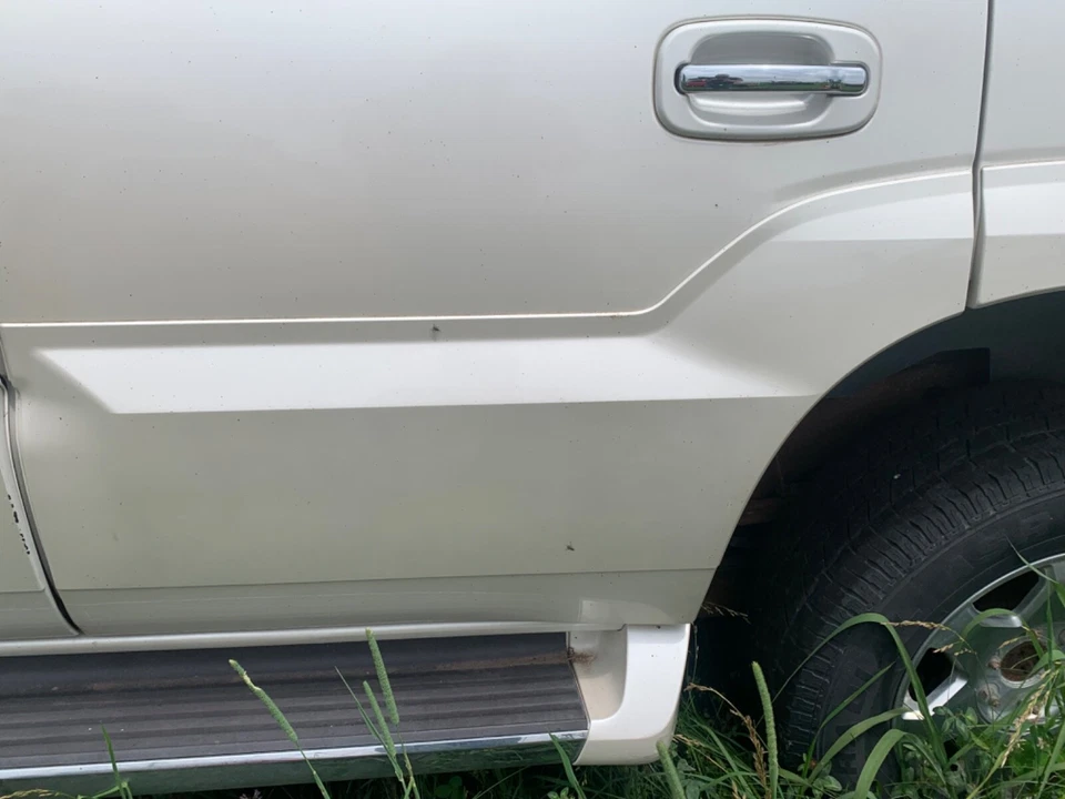 Cadillac Escalade 2002-06 revestimiento puerta conductor trasero blanco perla Foto 1 de 1