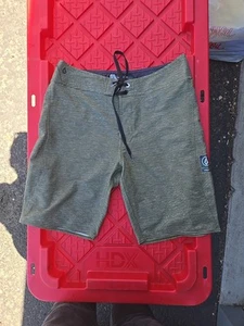 Men Volcom Board Shorts Size 30 - Picture 1 of 4