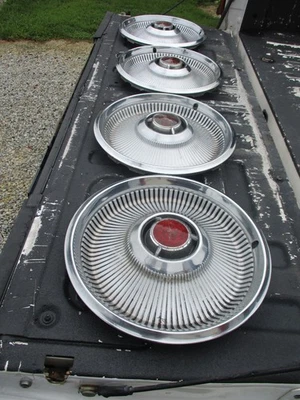 CONJUNTO 4 tampas de roda calotas genuínas 1967 1968 Chrysler New Yorker Newport 14" polegadas - Imagem 1 de 4