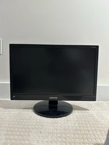 Samsung S24C230BL 24" LED Flat Monitor w/ Stand - Picture 1 of 2