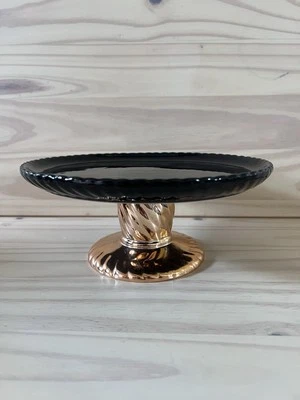 Plato con soporte para pasteles negro y cobre de 9 pulgadas  Foto 1 de 4