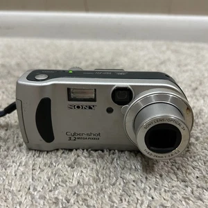 Sony Cybershot DSC-P71 Digitalkamera Silber 3,2 Megapixel getestet funktioniert - Bild 1 von 12